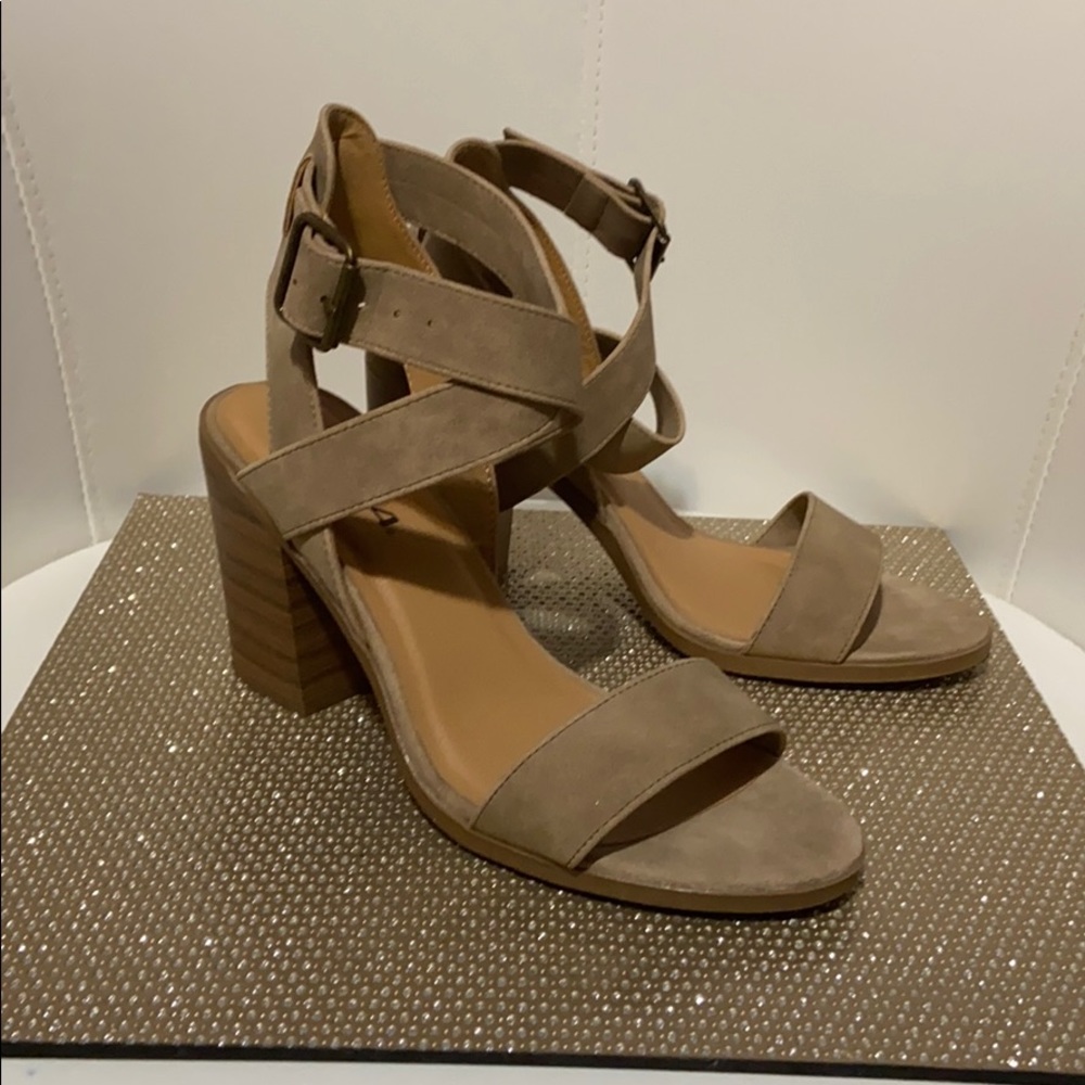 Beautiful Sexy Tan Sandals